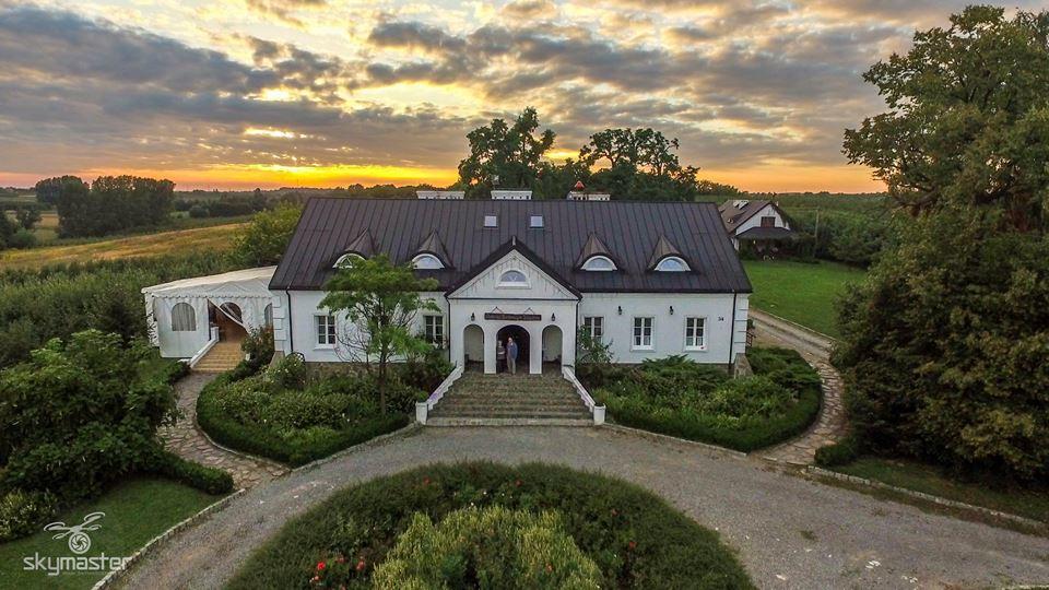 Dwor Na Wichrowym Wzgorzu Bed and Breakfast Przybysławice Esterno foto