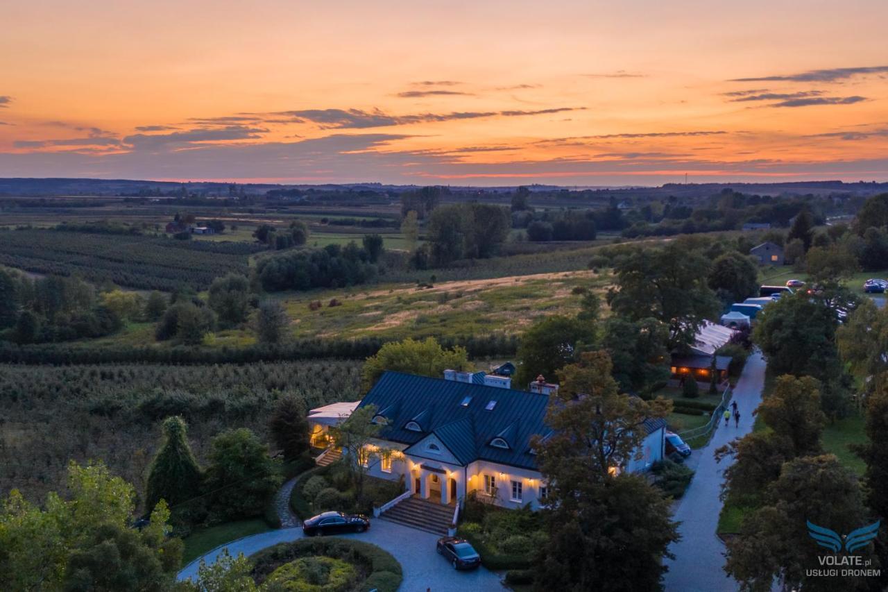 Dwor Na Wichrowym Wzgorzu Bed and Breakfast Przybysławice Esterno foto