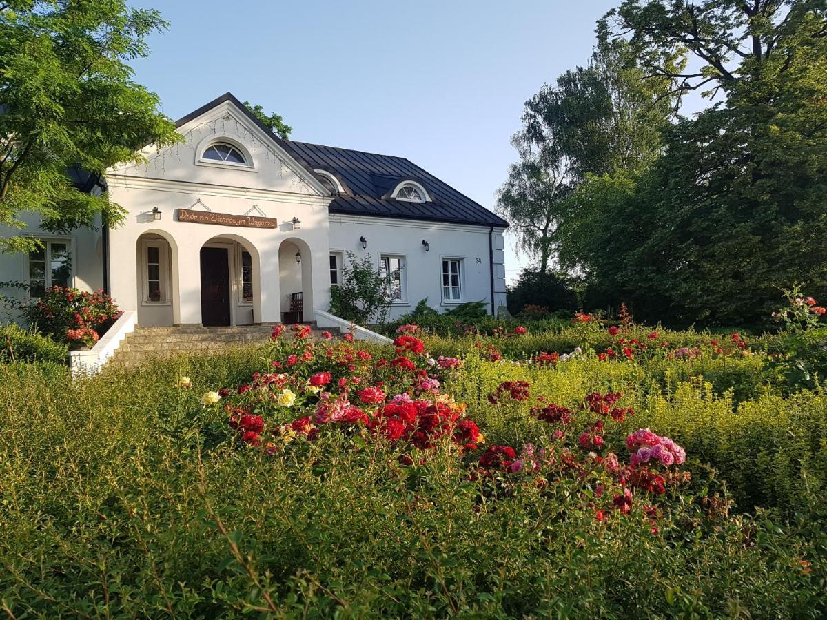 Dwor Na Wichrowym Wzgorzu Bed and Breakfast Przybysławice Esterno foto