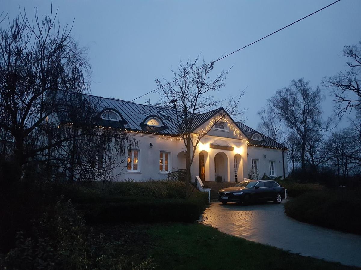 Dwor Na Wichrowym Wzgorzu Bed and Breakfast Przybysławice Esterno foto